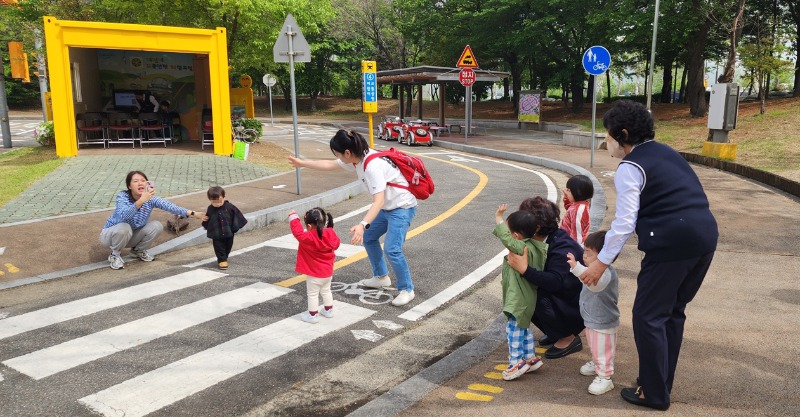 과천시, 어린이 교통안전 문화 확산…어린이 교통안전교실 개강 (3).jpg