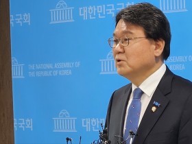 조국혁신당 황운하 원내대표 "검찰개혁 완수" 기자회견